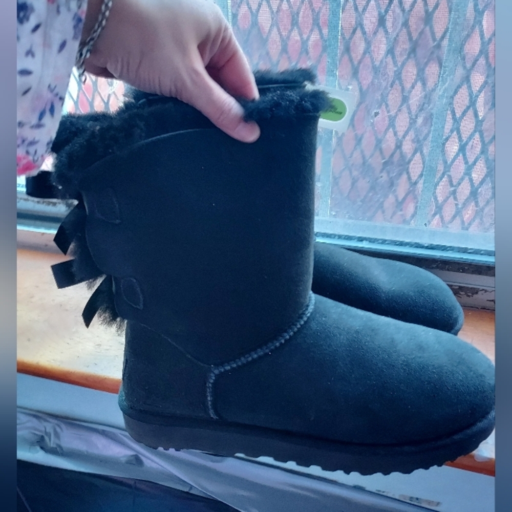UGG boots with 2 bows